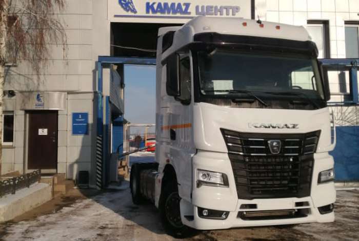 Очередной КАМАЗ отправляется к своему новому владельцу.